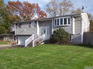 34 Strauss Ave, Selden, NY 11784
