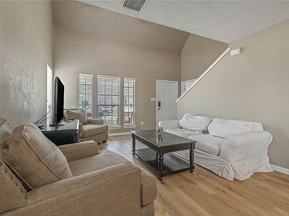 5th image of 510 Thornton Ct