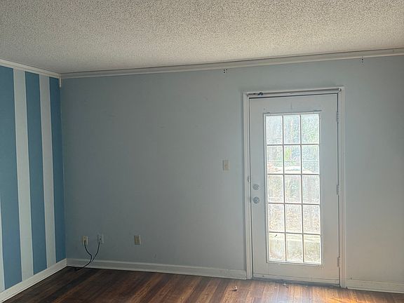 5th image of 381 Hillsdale Dr #B