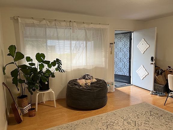3rd image of 2835 Malabar Ave APT 2