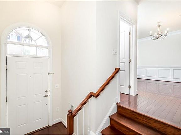 4th image of 4059 Glendale Way