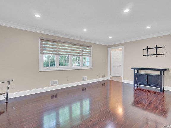 4th image of 3 Daniel Drive