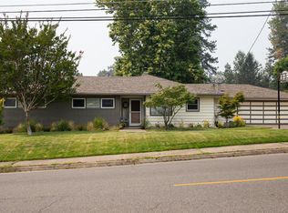 1330 NE 10th St, Grants Pass, OR 97526