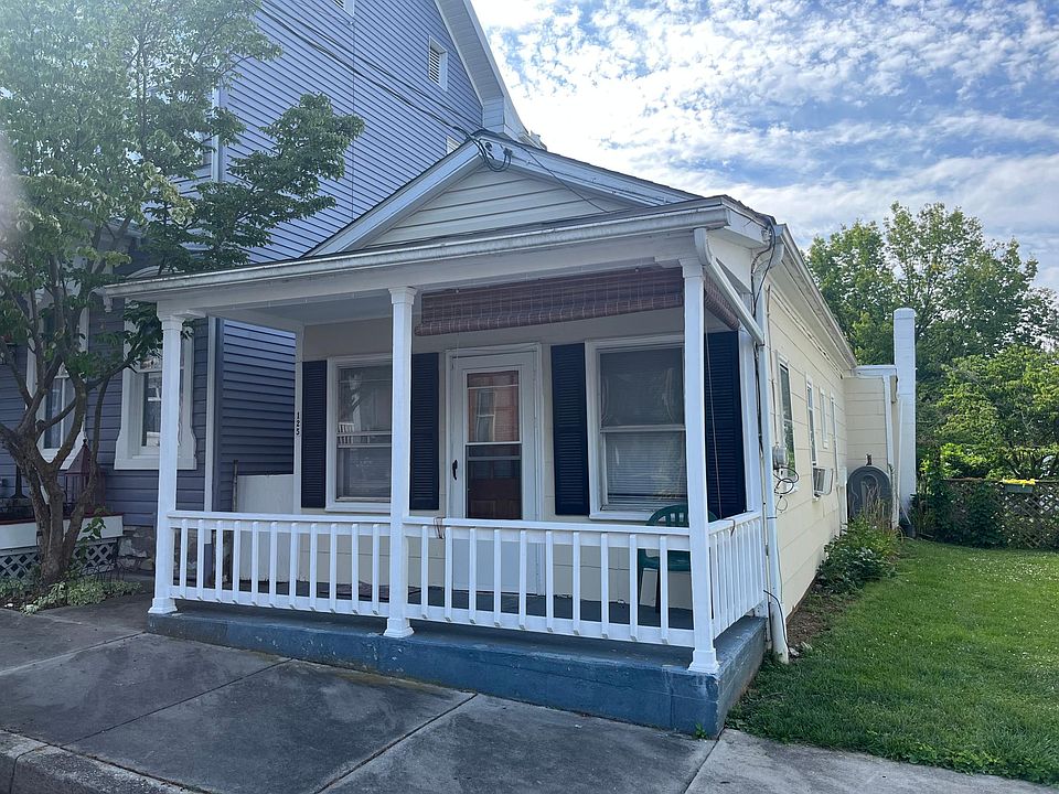 2 bedroom, 1 bath, large fenced yard, off street parking_..