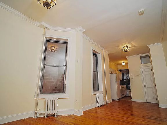 2nd image of 534 W 47th St APT 2E