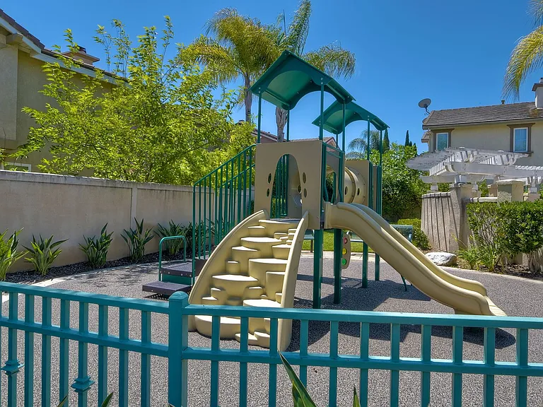 10055 Fieldthorn St — Photo 40