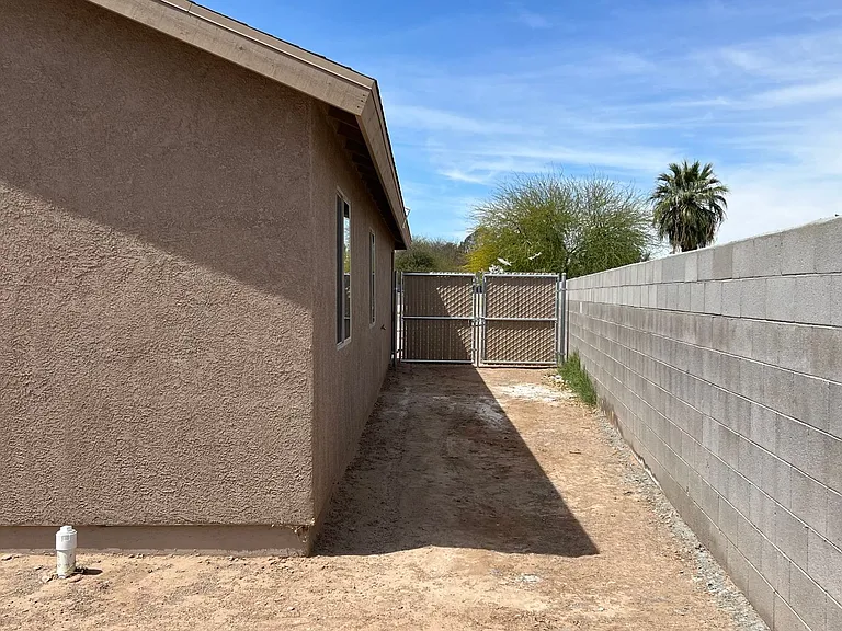 2603 S 18th Dr — Photo 12