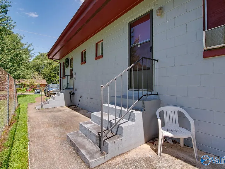 1328 Oshaughnessy Ave NE #B — Photo 26