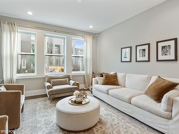 2nd image of 3048 W Lyndale St #1