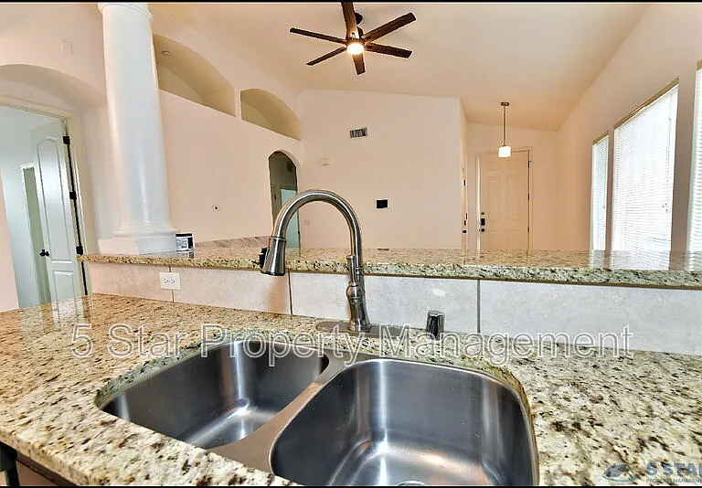 13136 Wellington Dr — Photo 19