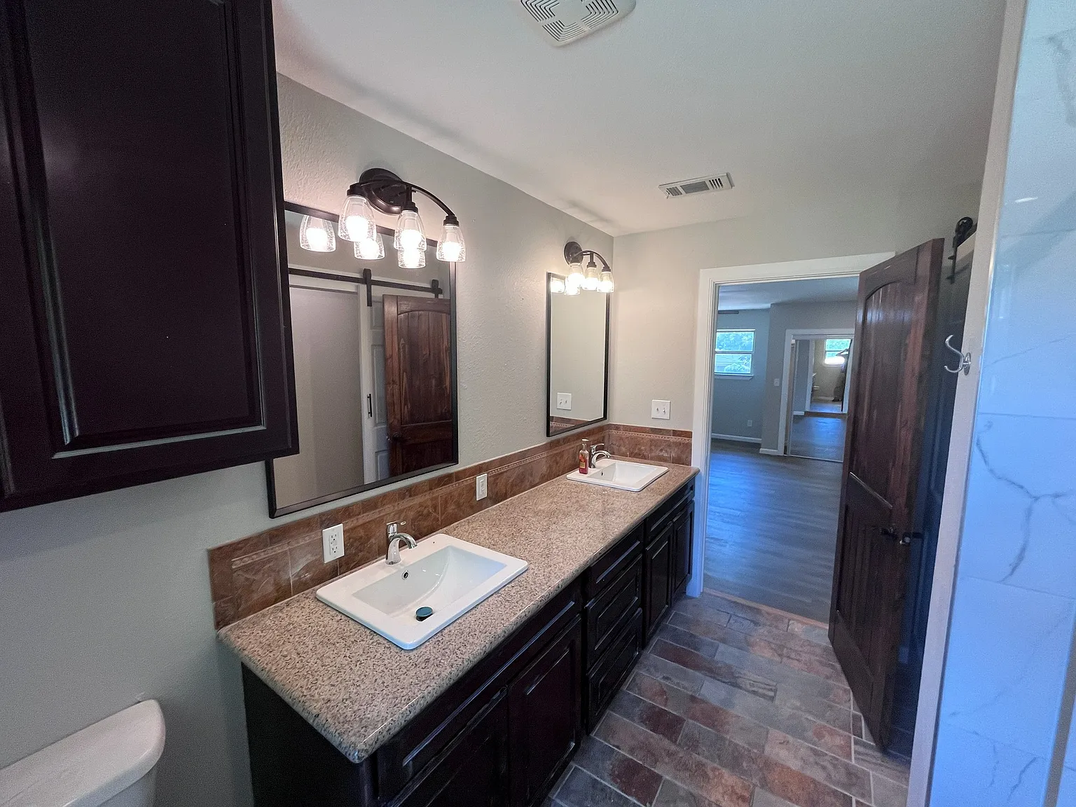 4 bed, 2158 sqft, $2,175 — Photo 3
