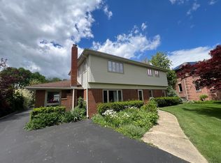 206 E School Ln, Prospect Heights, IL
