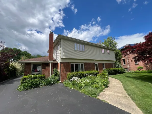206 E School Ln, Prospect Heights, IL 60070
