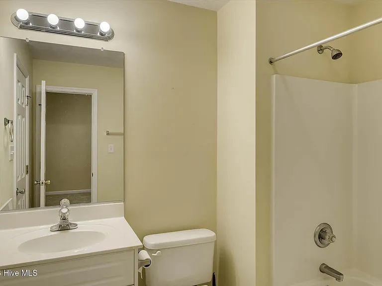301 Beech Ln — Photo 37