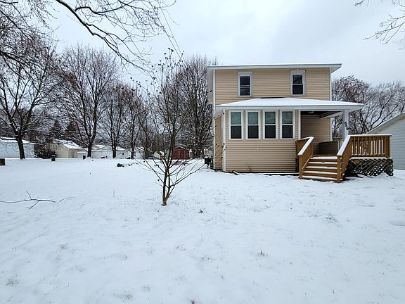 2nd image of 689 Roosevelt Ave E