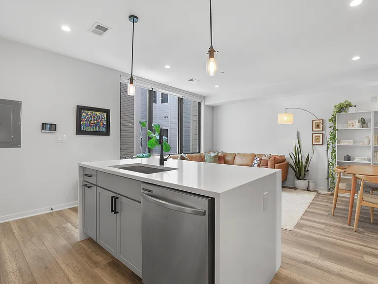 2612 University Pl NW #6 — Photo 14