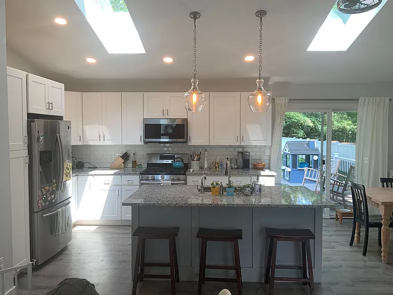 165 E Bay View Dr — Photo 2