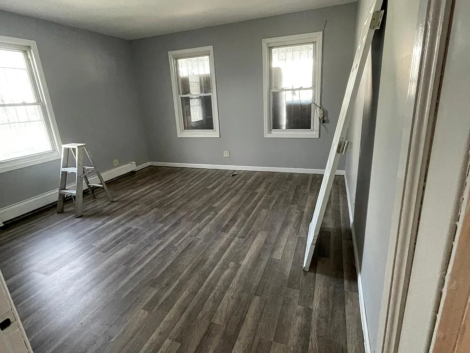 258 Charles Ave #2