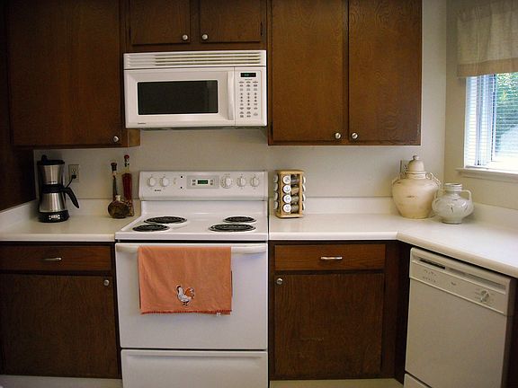 3rd image of 4116 Applegate Dr