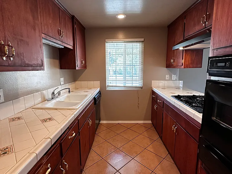 1987 E Evergreen St #1987 — Photo 3