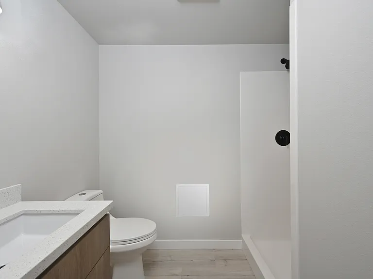 Clara Apartments — Photo 98