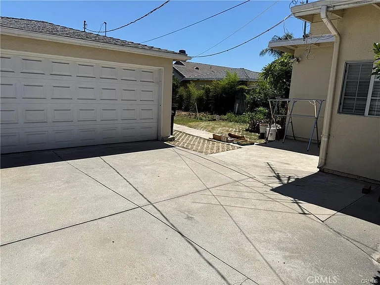 9616 Val St #A — Photo 15