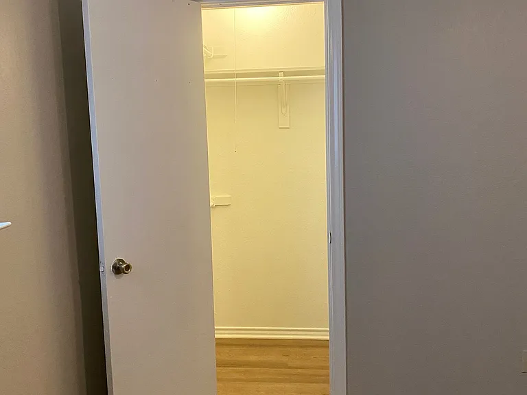 1112 Valley View St — Photo 15