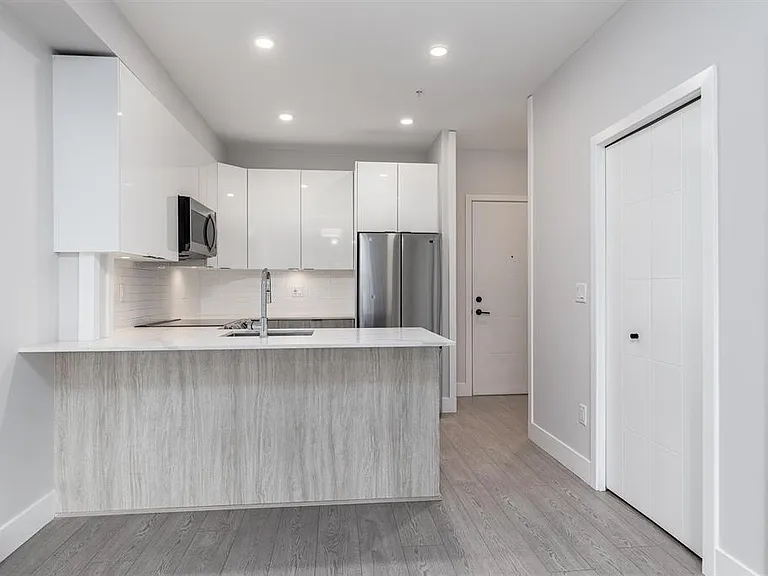 5486 199a St #10X — Photo 1