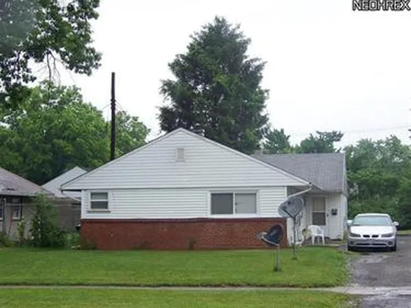 2929 Roosevelt Dr, Youngstown, OH 44504