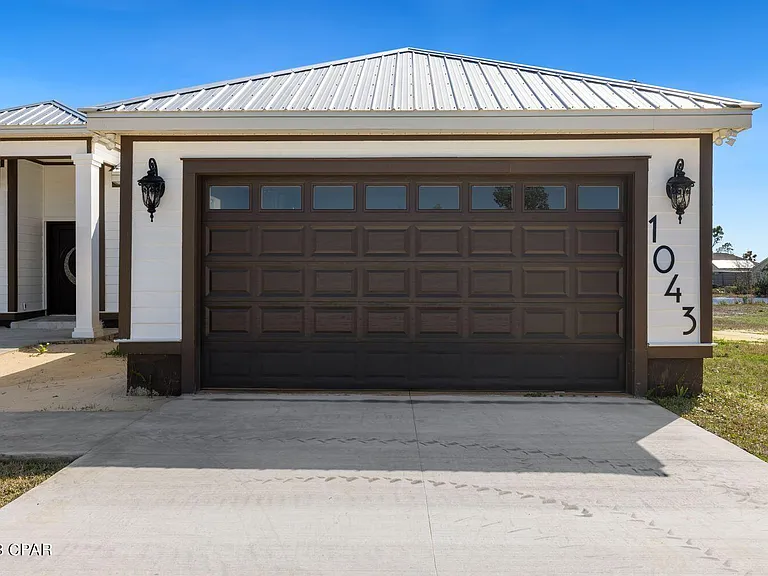 1043 Plantation Dr — Photo 3