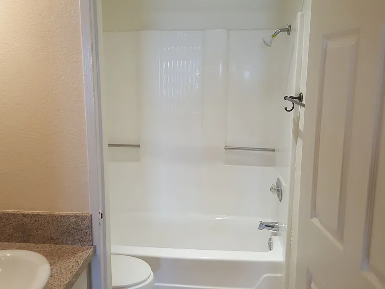 Ally's Flower Apartments LLC — Photo 33