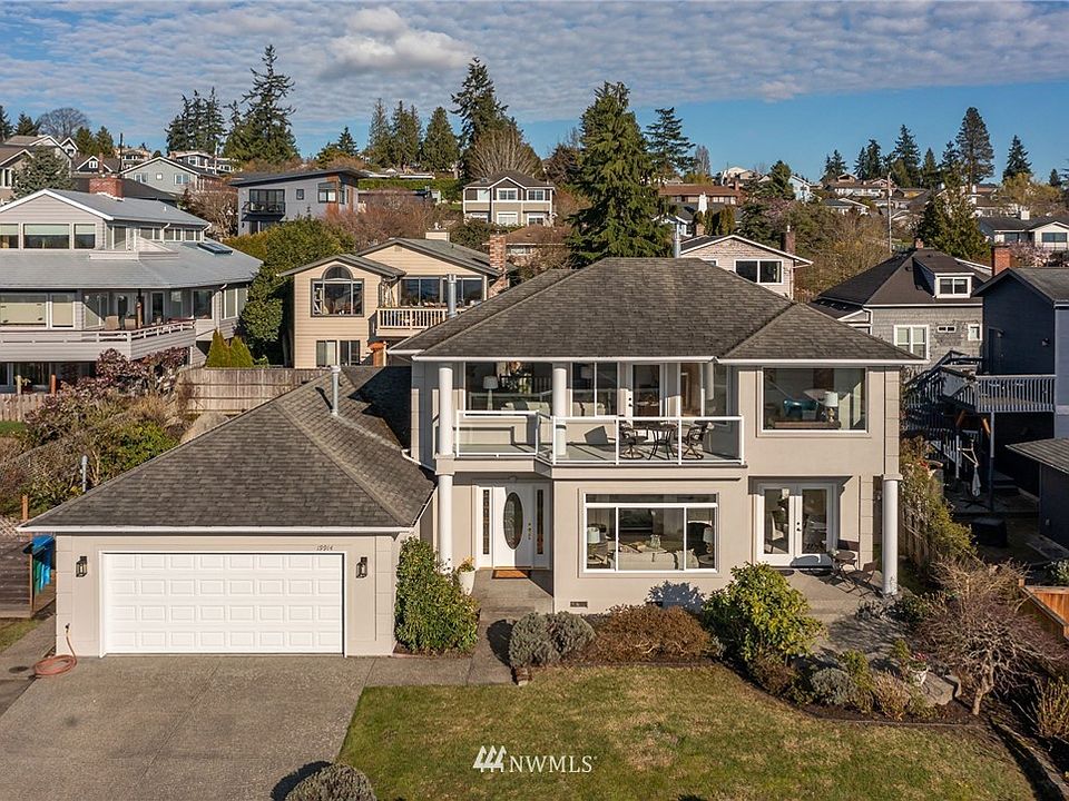 Stunning Richmond Beach Home just waiting for you! 