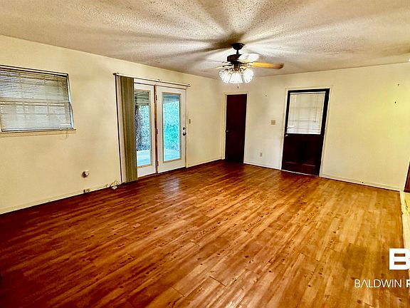4th image of 355 Belview Cir