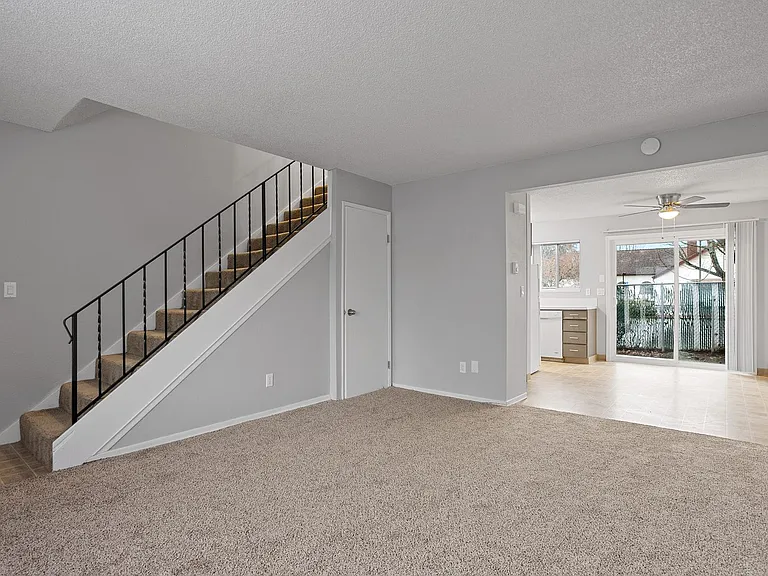 Wetherburne Square Townhomes — Photo 7
