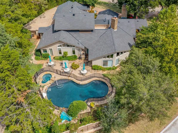 1600 Guilford Ln, Nichols Hills, OK 73120