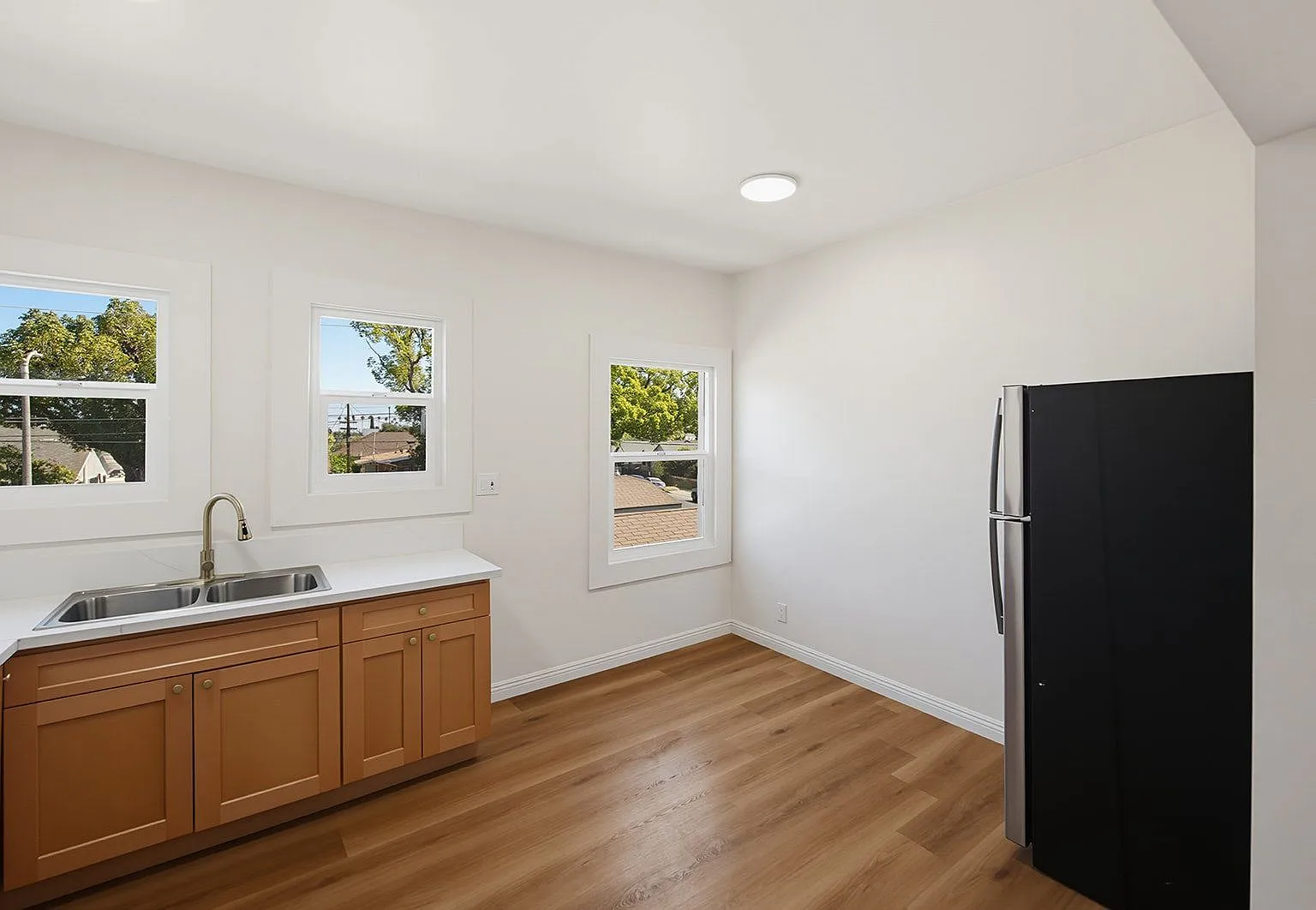 3 bed, 2.0 bath, 1100 sqft, $2,831 — Photo 3