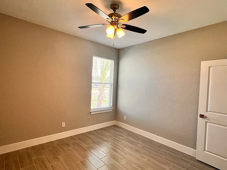 265 Hyacinth Ct — Photo 21