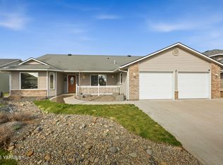 1318 W Grandview Ave, Sunnyside, WA 98944