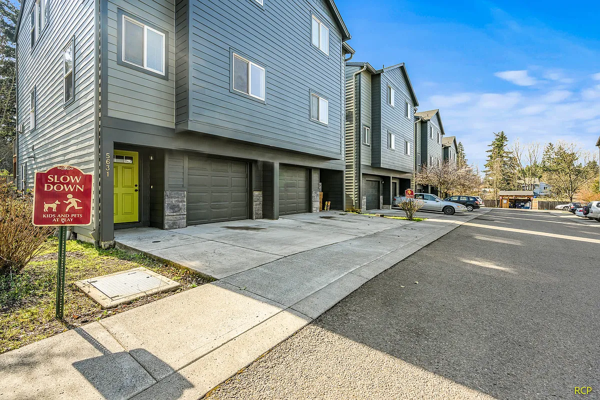 Building Photo - 5603 SE 119th Ave
