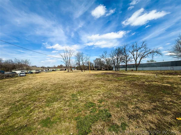 206 W 4th St, Tahlequah, OK 74464