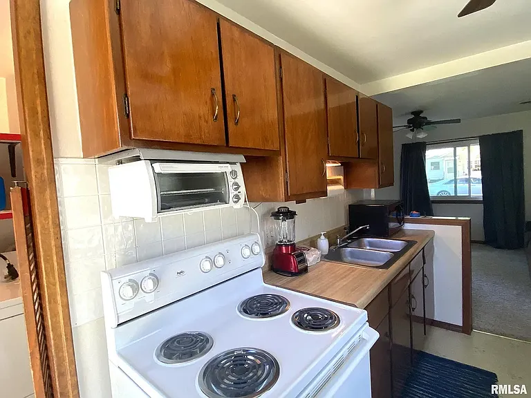 2845 S Hoover Ave — Photo 6
