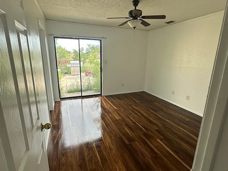 47 Roberts Dr — Photo 2