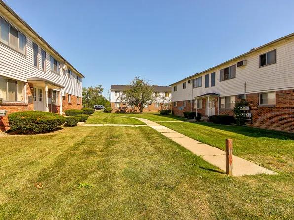 Hampton Court Apartments, 26111 Pinehurst St #Ad26ea2f2, Roseville, MI 48066