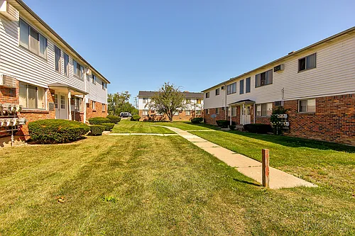 Hampton Court Apartments Photo 1