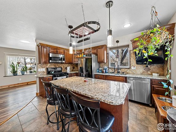 5th image of 925 Bluebell Ct