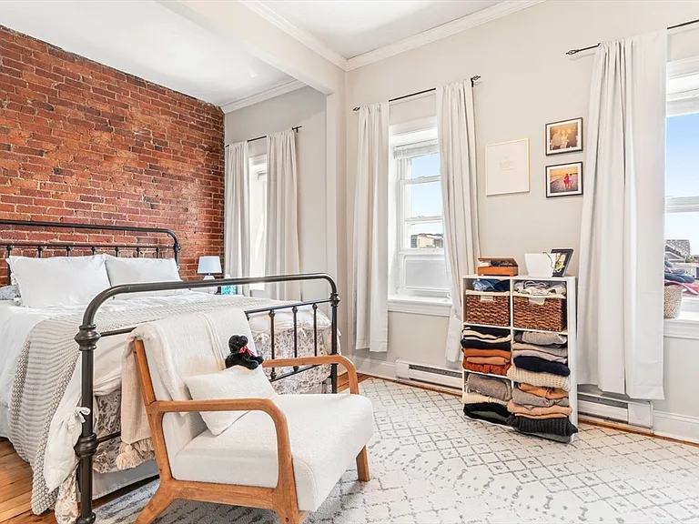 291 W 3rd St #3 — Photo 9