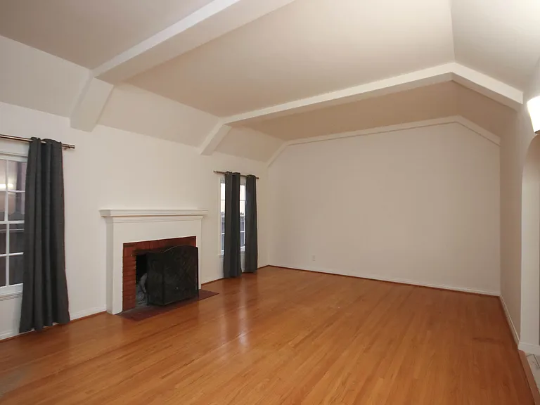412 N Campbell Ave — Photo 2