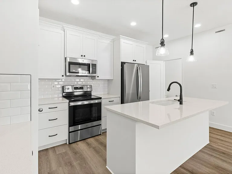 2040 W 775 N — Photo 5