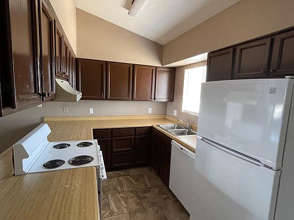 3rd image of 3553 E Glen Dr