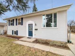 15 Elgin Ave, Romeoville, IL 60446